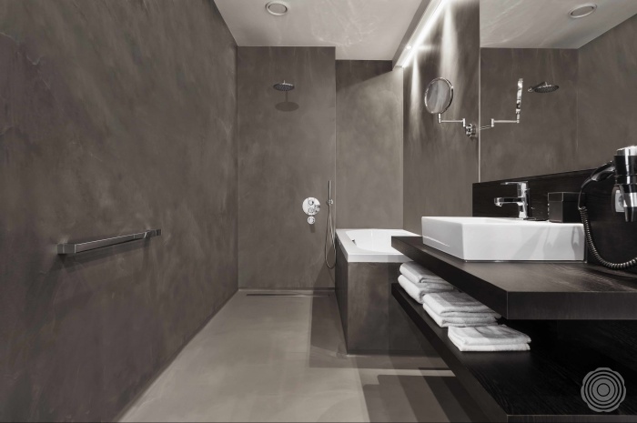 naadloze badkamer wanden de senso wandafwerking wordt gemaak